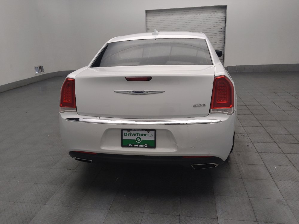 Used 2019 Chrysler 300 Limited RWD image 7