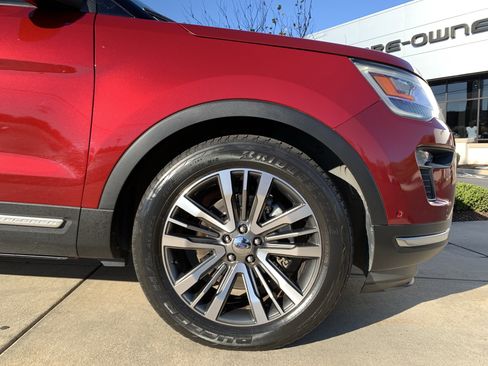 Used 2018 Ford Explorer Platinum image 13