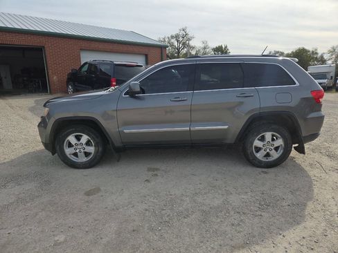 Used 2013 Jeep Grand Cherokee Laredo w/ Laredo E Group image 5