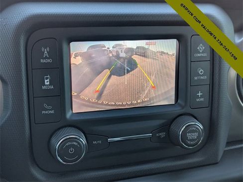 Used 2021 Jeep Wrangler Sport image 17