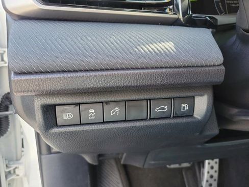 Used 2025 Toyota Camry SE FWD image 16
