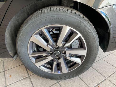 Used 2025 Nissan Versa SV image 28