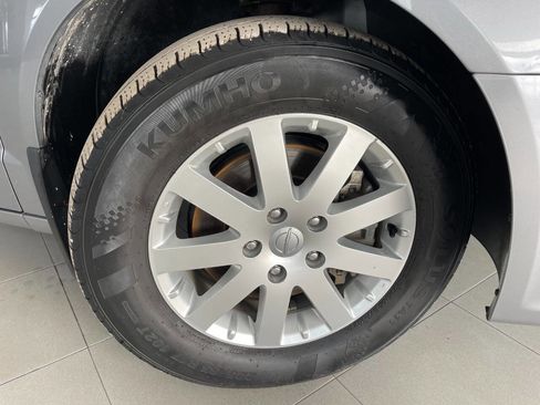 Used 2014 Chrysler Town & Country Touring image 11