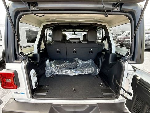 Used 2023 Jeep Wrangler Unlimited Sahara w/ Cold Weather Group image 30