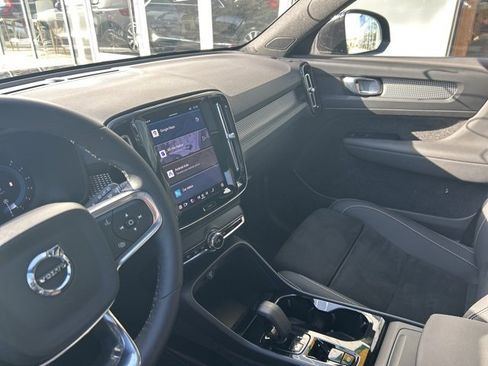 Certified 2025 Volvo XC40 B5 Plus image 19
