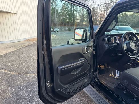 Used 2018 Jeep Wrangler Unlimited Sport S image 10