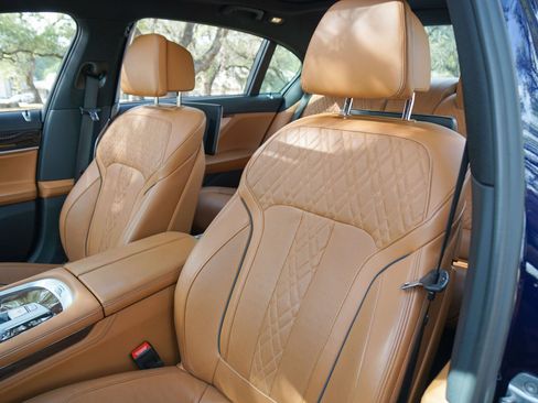 Used 2020 BMW 750i xDrive image 27