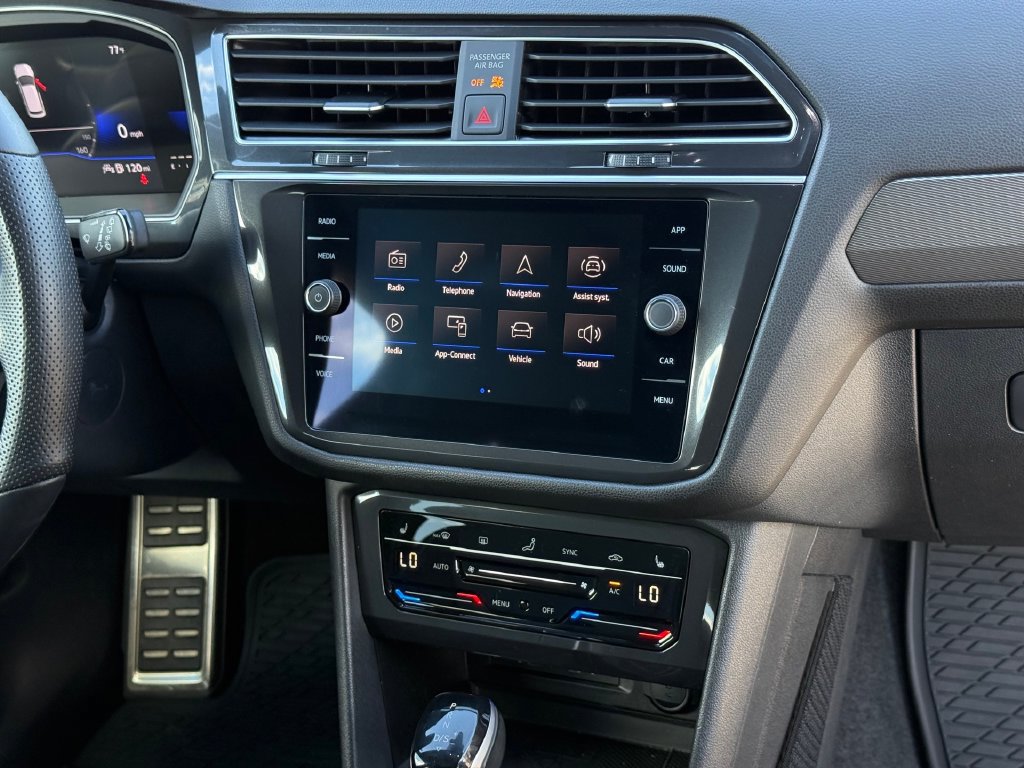 Used 2024 Volkswagen Tiguan SE R-Line FWD image 26