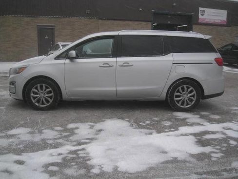 Used 2020 Kia Sedona EX image 8