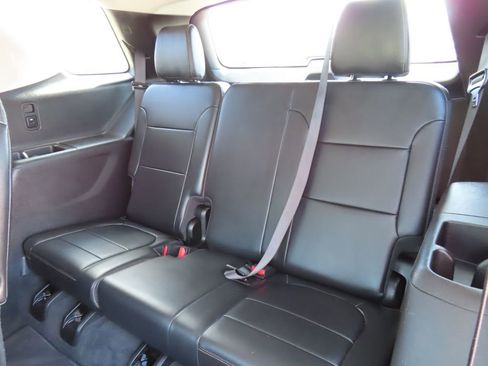 Used 2019 Chevrolet Traverse LT w/ LT Premium Package AWD/4WD image 28