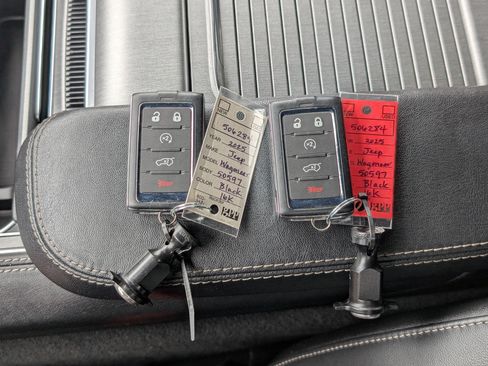 Used 2025 Jeep Wagoneer 4WD image 37