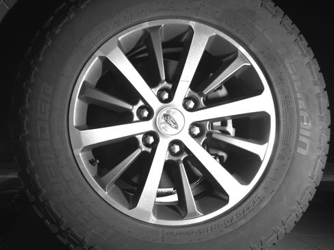 Used 2019 Ford Expedition XLT w/ Equipment Group 201A AWD/4WD image 9
