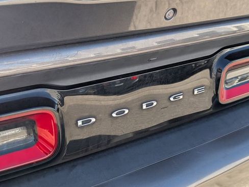 Used 2018 Dodge Challenger SXT image 12