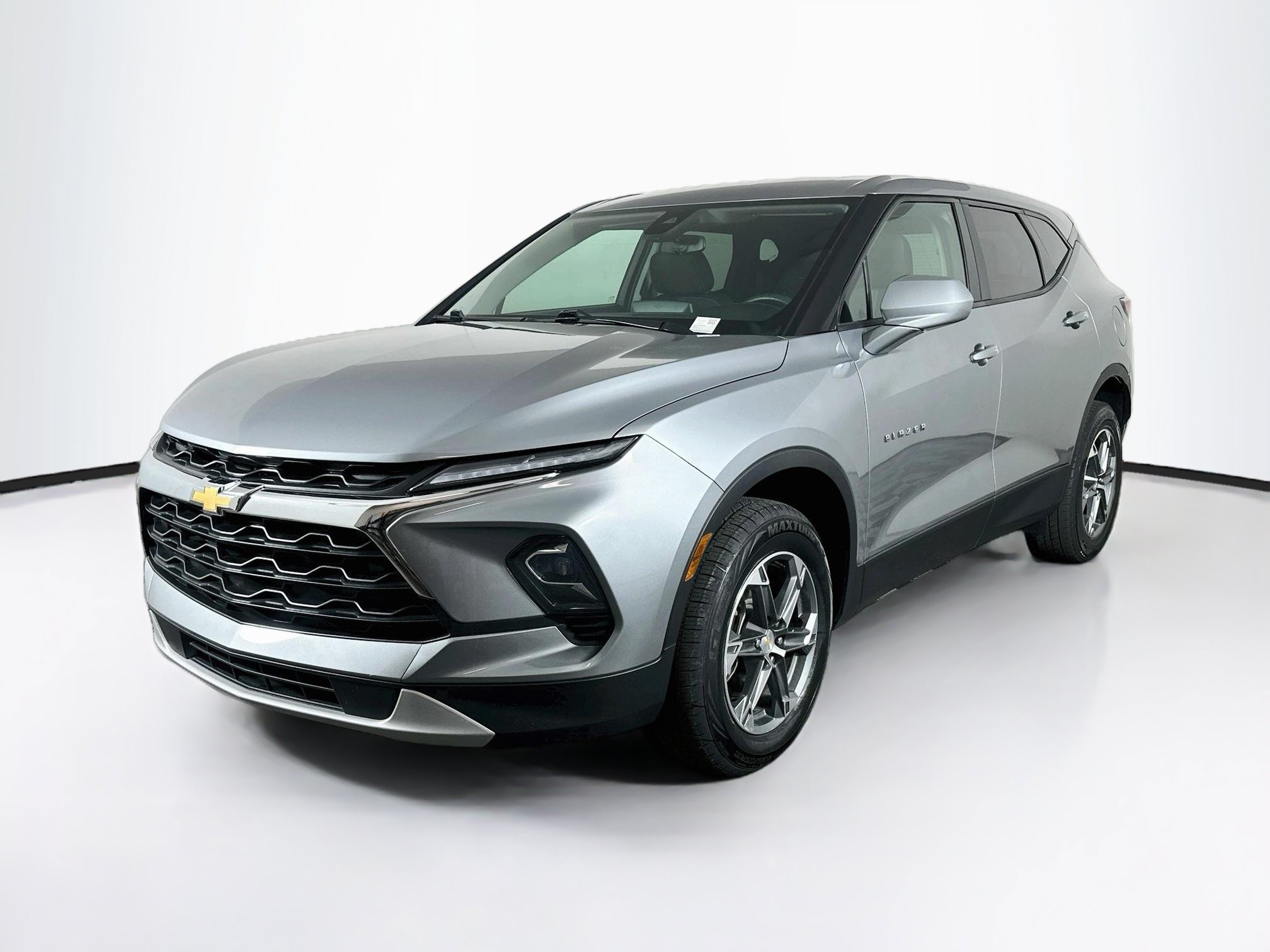 Used 2025 Chevrolet Blazer LT FWD image 3