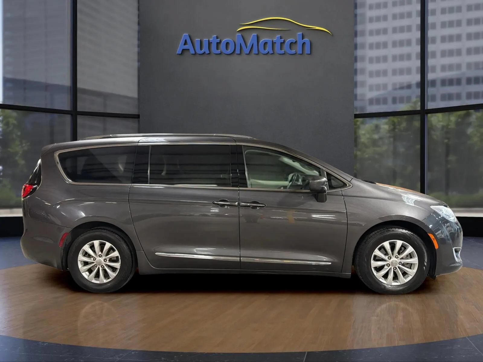 Used 2019 Chrysler Pacifica Touring-L FWD image 13