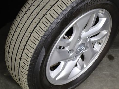Used 2025 Hyundai Venue SE FWD image 34