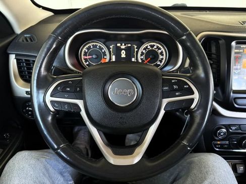 Used 2015 Jeep Cherokee Latitude FWD image 22