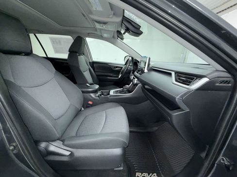 Used 2021 Toyota RAV4 XLE image 11