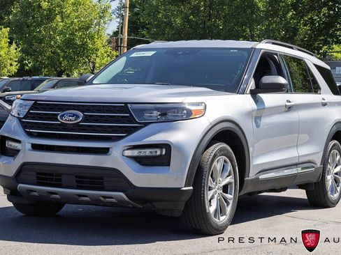 Used 2022 Ford Explorer XLT w/ Equipment Group 202A AWD/4WD image 13