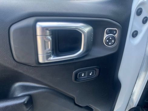 Used 2024 Jeep Wrangler Unlimited Rubicon 4xe AWD/4WD image 13