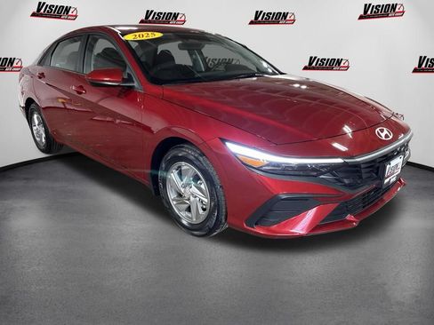 Certified 2025 Hyundai Elantra SE FWD image 3
