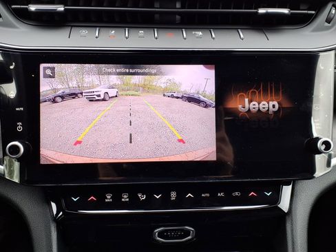 New 2026 Jeep Grand Cherokee Limited AWD/4WD image 13