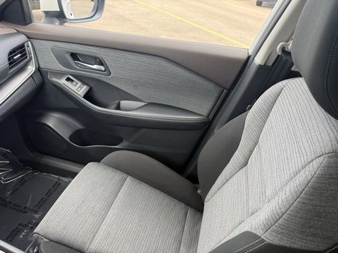 Used 2023 Nissan Rogue SV image 18