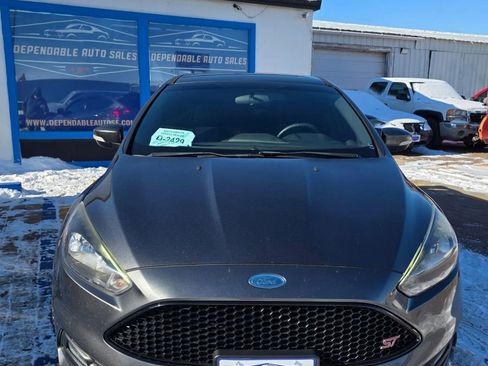 Used 2018 Ford Focus ST image 2
