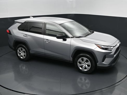 Used 2023 Toyota RAV4 LE FWD image 33