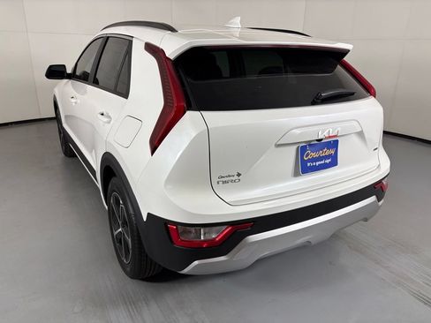 New 2026 Kia Niro LX FWD image 6