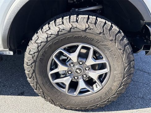Used 2023 Ford Bronco Badlands image 12