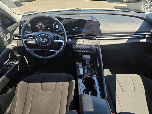 Used 2024 Hyundai Elantra SEL w/ Convenience Package FWD image 17