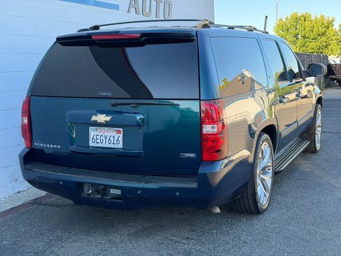 Used 2007 Chevrolet Suburban LTZ w/ LTZ Preferred Equipment Group AWD/4WD image 4
