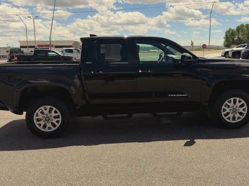 Used 2024 Toyota Tacoma SR5 AWD/4WD image 9