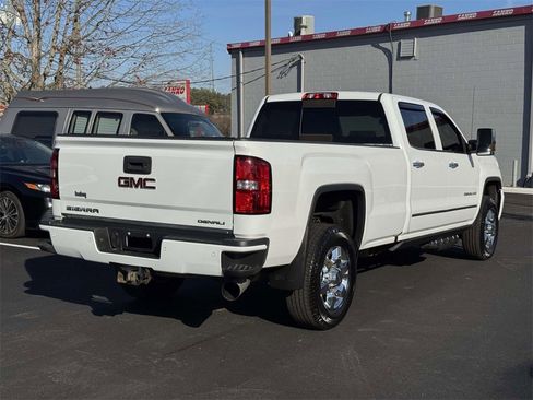 Used 2019 GMC Sierra 3500 Denali w/ Duramax Plus Package image 21