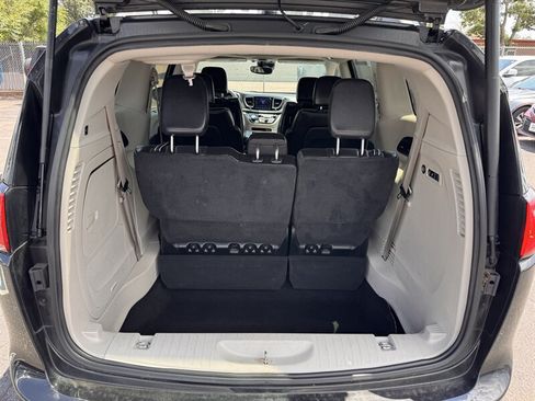 Used 2017 Chrysler Pacifica Limited FWD image 29