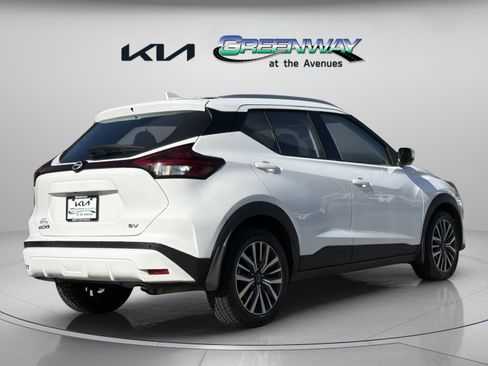 Used 2022 Nissan Kicks SV FWD image 11