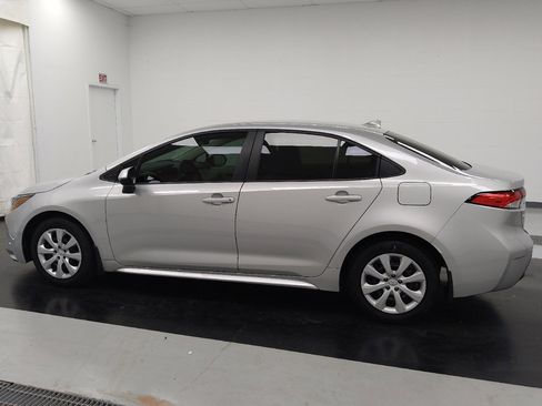 Used 2024 Toyota Corolla LE image 3