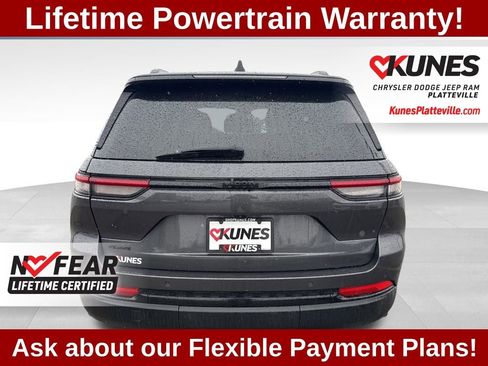 Used 2023 Jeep Grand Cherokee Altitude image 5