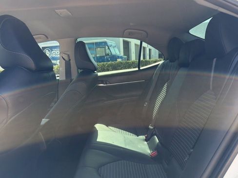Used 2024 Toyota Camry SE image 9