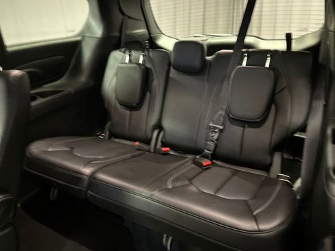 Used 2025 Chrysler Pacifica Select image 24