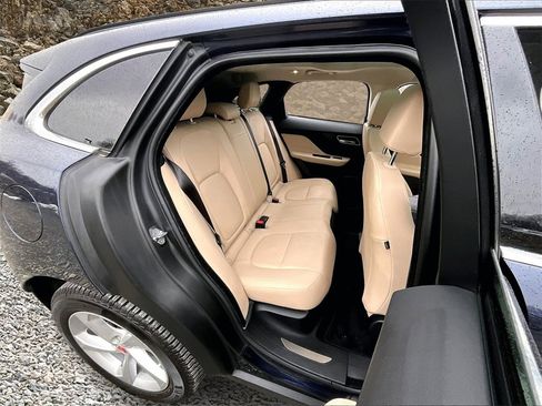 Used 2019 Jaguar F-PACE Premium image 24