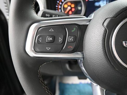 Used 2025 Jeep Wrangler Unlimited Sahara AWD/4WD image 30