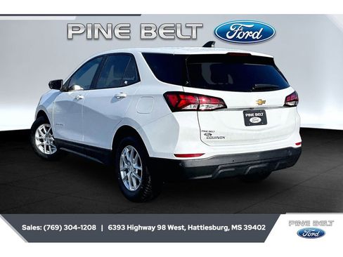 Used 2022 Chevrolet Equinox LS w/ LS Convenience Package FWD image 2