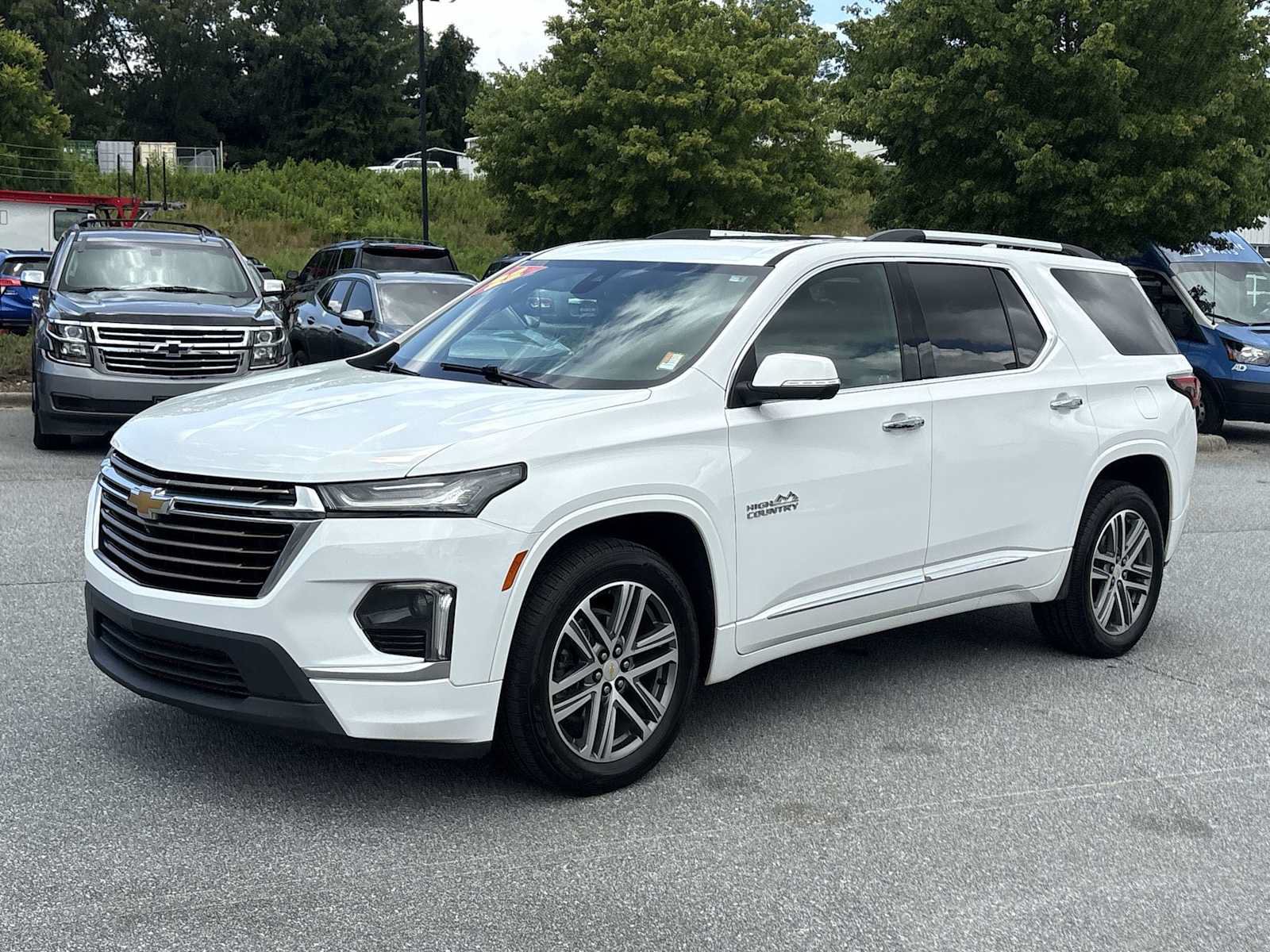 Used 2022 Chevrolet Traverse High Country FWD image 2