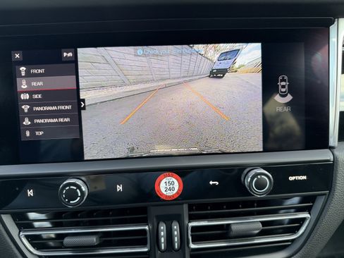 Used 2025 Porsche Macan image 31