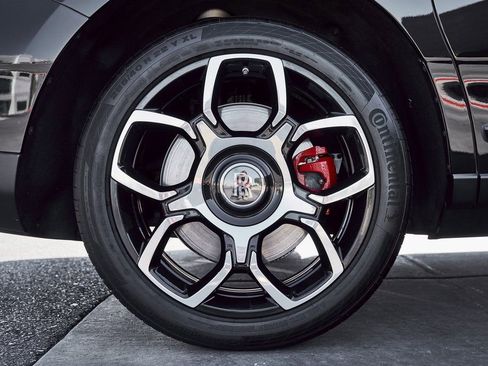 Used 2022 Rolls-Royce Cullinan Black Badge w/ Dark Exterior Package AWD/4WD image 21