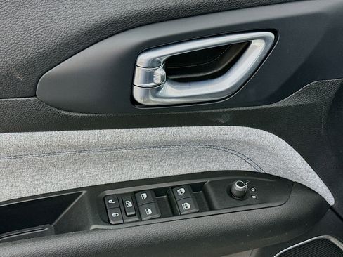 Used 2022 Jeep Compass Latitude image 15