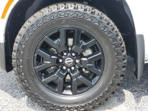 Used 2023 Nissan Frontier SV w/ Midnight Edition Package RWD image 9
