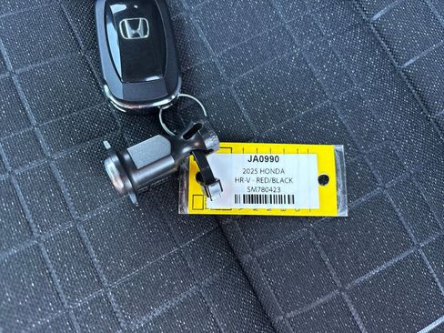 Used 2025 Honda HR-V Sport image 29